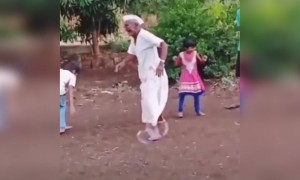 आजोबा आणि नातवंडांच्या या मैत्रीत कधी स्वार्थ नसतो..️