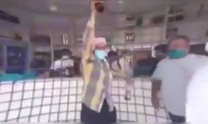 दारू पितो हा माझा गुन्हा पण मला कोविड योद्धा म्हणा.. उत्कर्ष शिंदे यांनी गायलेलं जबरदस्त गाणं..