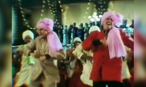 गालावर खळी डोळ्यात धुंदी ओठावर खुले लाली गुलाबाची एकदम कडक साँग..