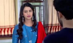 आई घरीच तर असते,ती काय करते? या प्रश्नाचं उत्तर.... ह्रदयस्पर्शी व्हिडिओ एकदा पहाच, आणि शेअर पण करा