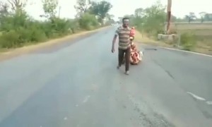 गर्भवती पत्नी, मुलीसाठी 'त्यानं' बनवली लाकडाची गाडी अन् ८०० किमी ओढत पायी चालला...