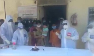 सोलापूर येथील चिमुकलीचा पहिला-वहिला वाढदिवस, तोही 'शासकीय इस्पितळा'मध्ये! वैद्यांनी केक आणला.