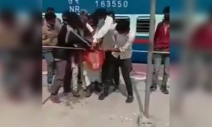 पोटाची आग माणसाला काय करण्यासाठी भाग पाडेल, काही सांगता येत नाही... .