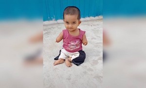 हे बाळ कीती गोड आहे पहा.. पण देवा असं का रे केलसं....