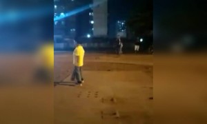 छोटा धोनी...हेलिकॉप्टर शॉट...