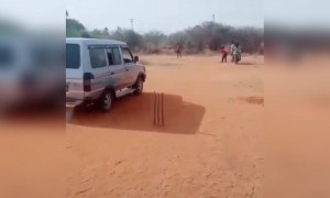 आवरा कोणी ह्यांना राव