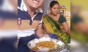 आवरा कोणी ह्या दोघांना