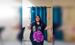 अभिनेत्री विशाखा सुभेदार मस्त डान्स एन्जॉय करताना.!!