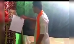 बापरे....! असेही #चित्र काढता येते ..!! #सलाम या कलाकाराला आणि त्यांच्या कलेला..!