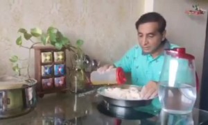 घाला पिठामध्ये तेल मग...😂😜👌 निर्माता दिग्दर्शक महेश टिळेकर यांच्या सारखं तुम्हीही बनवा सामोसे 👍