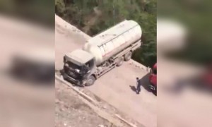 ड्रायव्हर चा Confidence पहा...