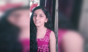 'अबीरगुलाल उधळीत रंग।' हा अभंग सुरेल आणि ह्रदयस्पर्शी आवाजात म्हणताना चिमुकली 👌👏🙏