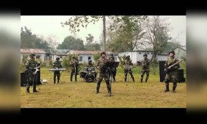 जवानांच्या सुरेख आवाजातील 'तेरी मिट्टी में मिल जावां' गाणं नक्की ऐका..!!