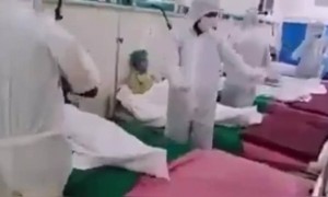 कोरोना रुग्णाचे मनोबल वाढवण्यासाठी डॉक्टरांनी केला गाण्यावर डान्स.. व्हिडिओ व्हायरल..👍