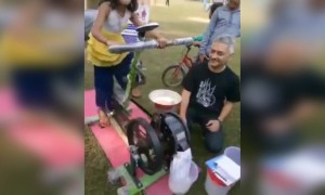 नवीन मशीन आलीय .व्यायामाचा व्यायाम .दळण पण झालं.दळणाचे पैसे वाचले ... जिम चे पैसे वाचले डबल फायदा