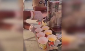 स्वत:च्या खर्चाने बंदोबस्तावरील पोलिसांना मोफत दुध वाटप करित आहे. भावाच्या या कार्यासाठी एक लाईक शेअर तर हवाच..!