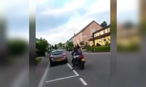 दुचाकी नियंत्रणाबाहेर गेली....