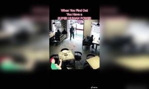 पकडलाच 😂