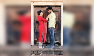 कधी हसणार आहे कधी रडणार आहे!