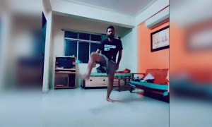 विचित्र नृत्य...