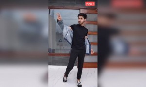 मस्त पोझ...