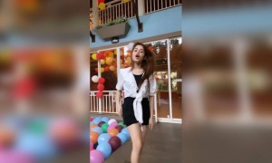 सुंदर मुलीचे गाणे....