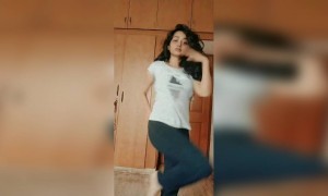 मुलगीचा मजेदार डान्स !