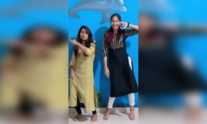 जहरीली आंख मारे....