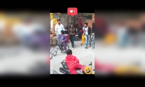 काय स्टंट आहे हा ...!!