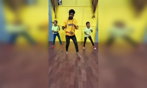 कोणी तरी सांगा तिला.. रुसू नको बाई