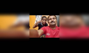 वो जो मुझे देख के हसे