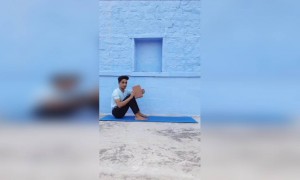 बटरफ्लाय पोज...