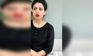 मी काय सांगते ते ऐका...