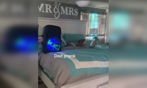 चला अचानक वडिलांना उठूया...