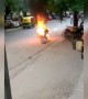 भरभक्कम दंड लावल्यामुळे एका तरुणाने आपली बाईकच जाळून टाकली