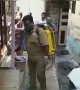 मुंबईतील झोपडपट्टीत ठिकठिकाणी महापालिकेकडून जंतुनाशक फवारणी